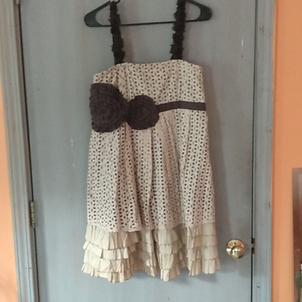 Ryu size L ruffle and eyelet dress